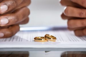 Divorce Mediation in Ontario: Understanding Mediator vs Lawyer Roles